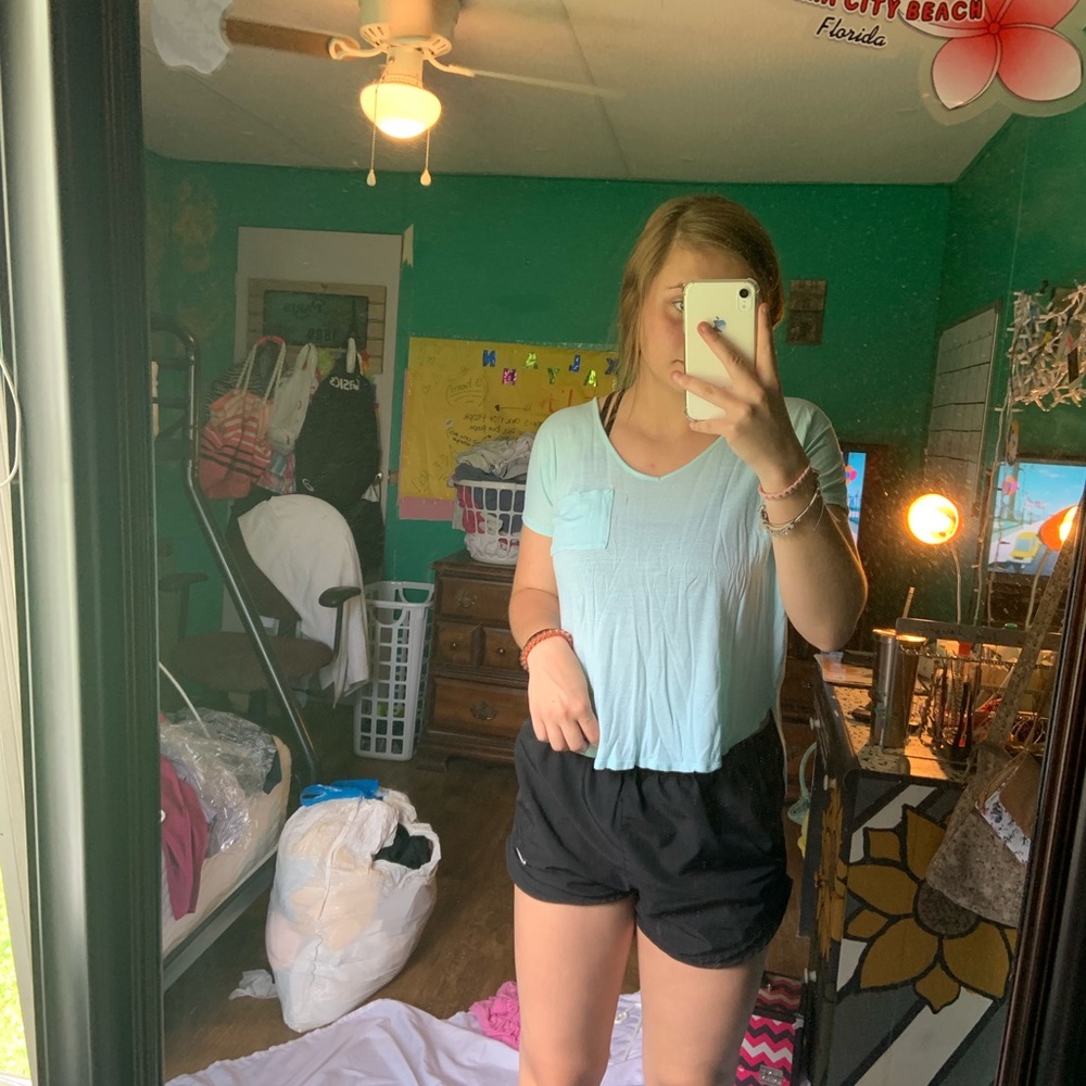 Cropped teal shirt